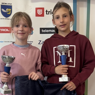 Ajda Lovšin dvakratna finalistka U12, Mila Može Marinčič finalistka dvojic, Ava zmagovalka in Tine finalist B turnirja