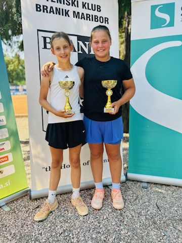 Dobri nastopi Tjaše in Ajde na Fredijevem memorialu U12